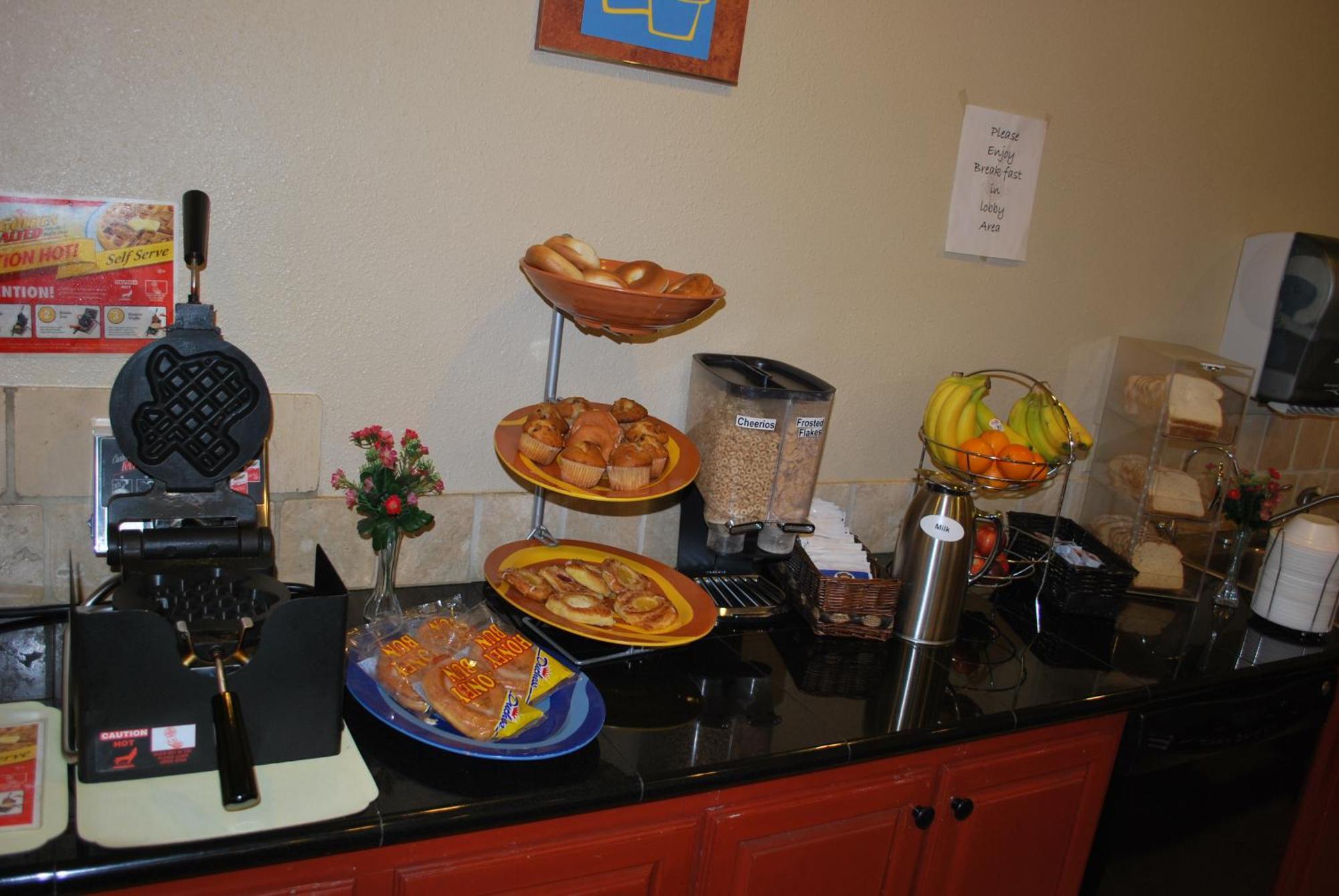 Americas Best Value Inn Lubbock East Eksteriør billede