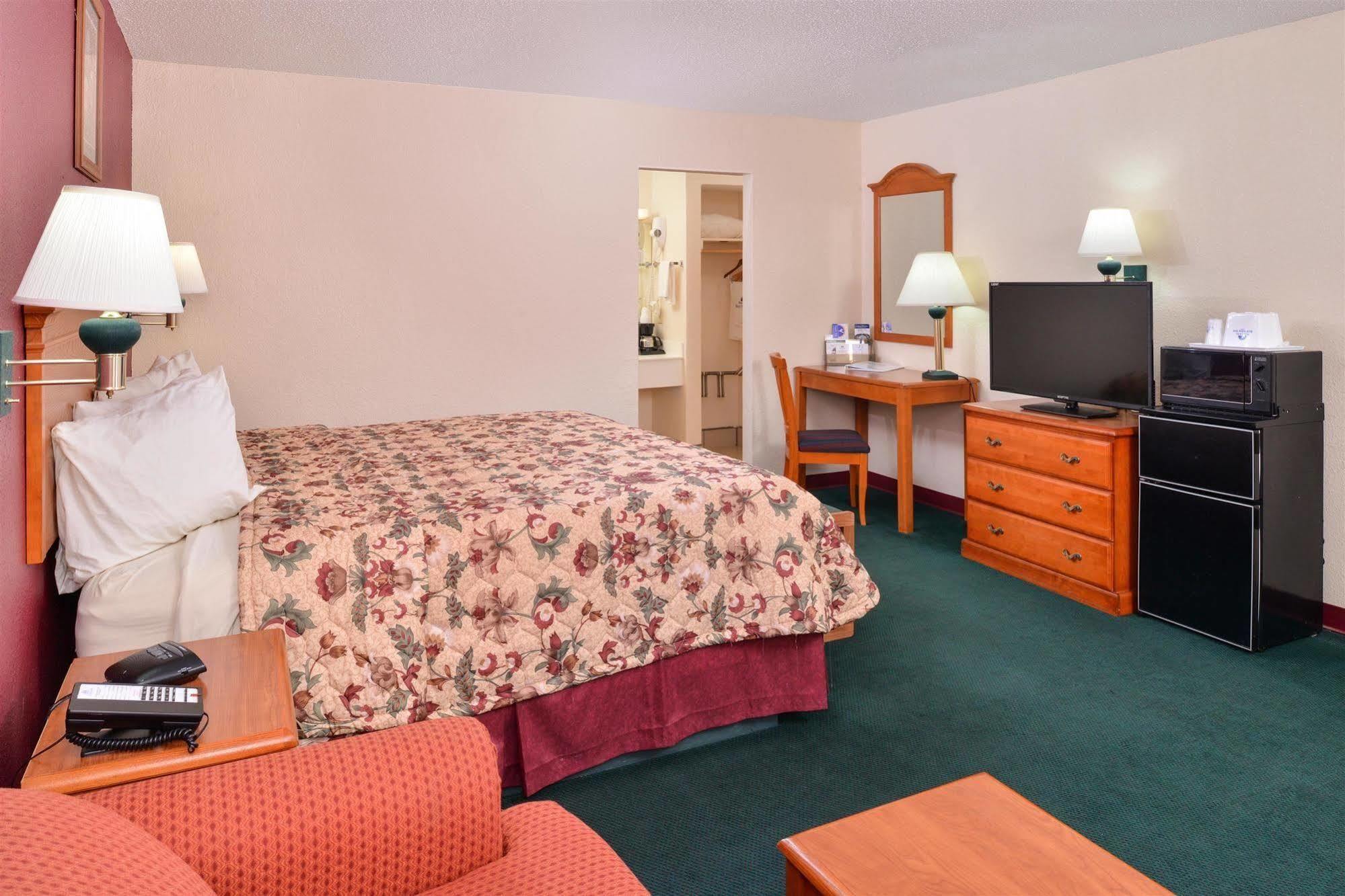 Americas Best Value Inn Lubbock East Eksteriør billede