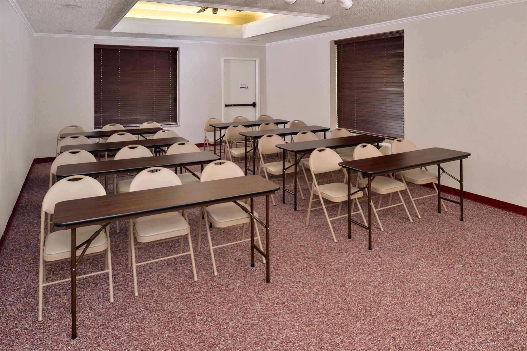 Americas Best Value Inn Lubbock East Eksteriør billede
