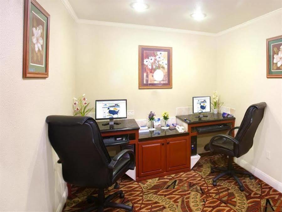 Americas Best Value Inn Lubbock East Eksteriør billede