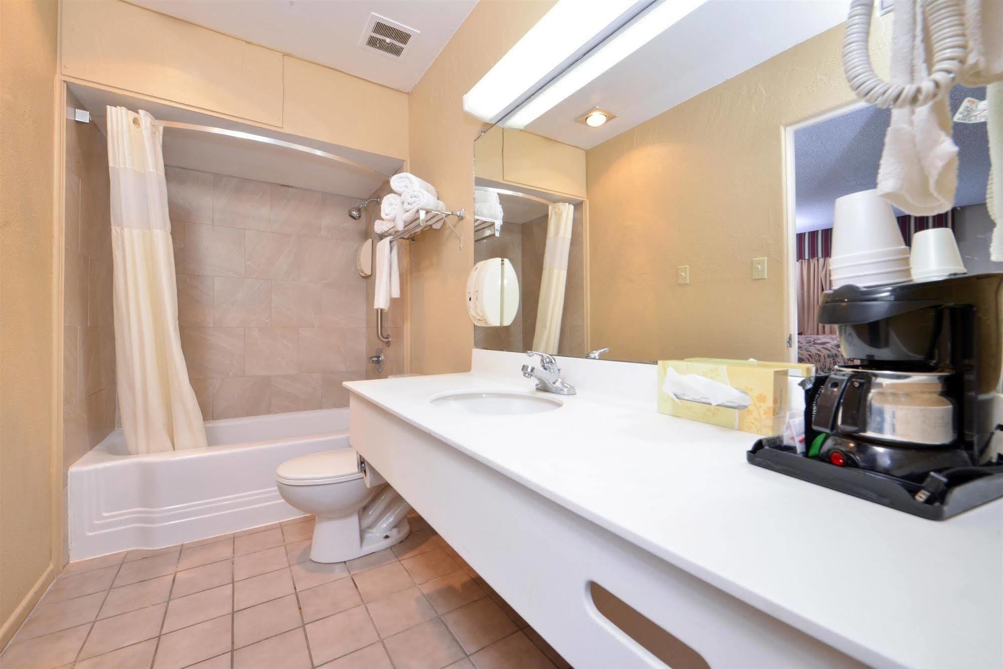Americas Best Value Inn Lubbock East Eksteriør billede