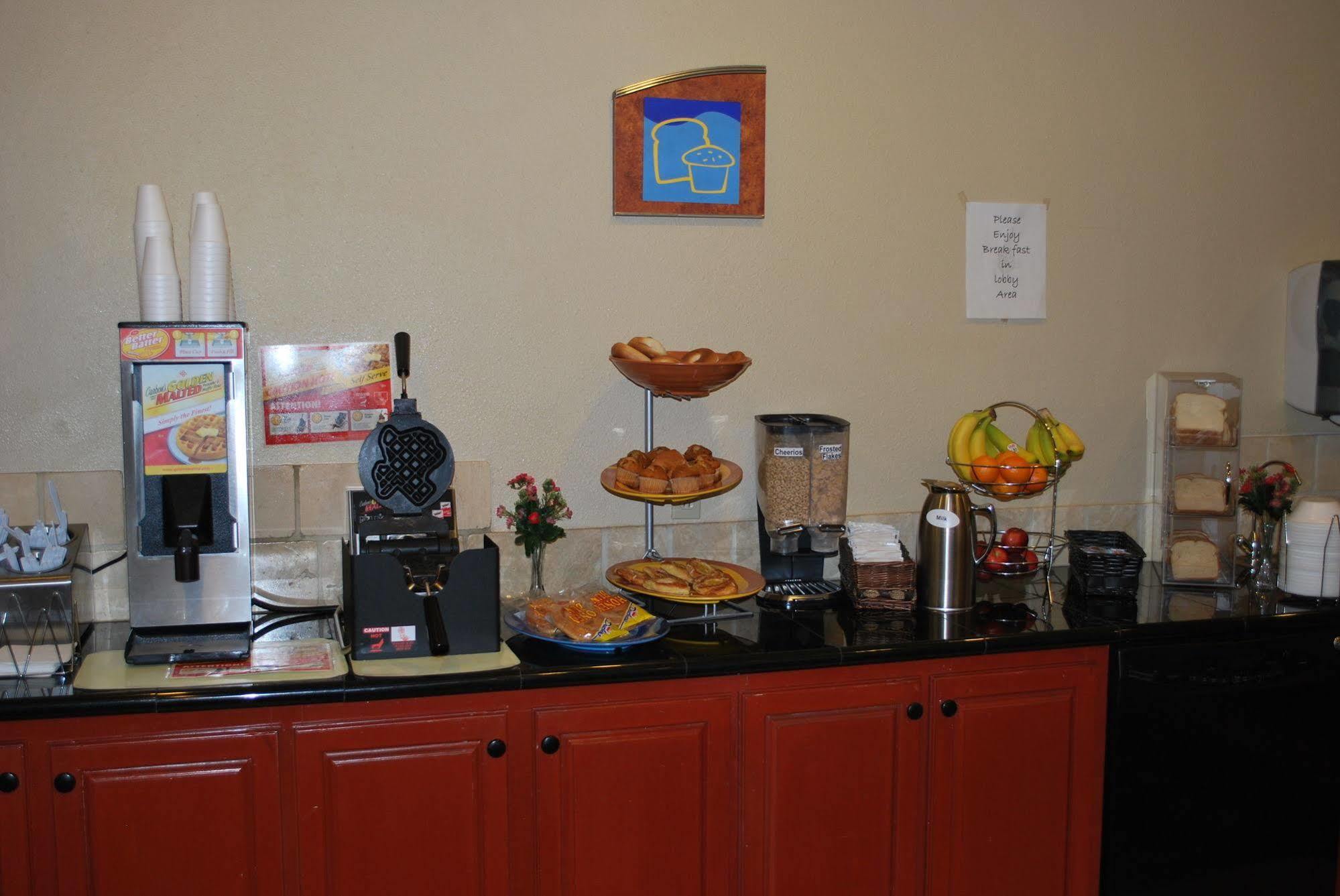 Americas Best Value Inn Lubbock East Eksteriør billede